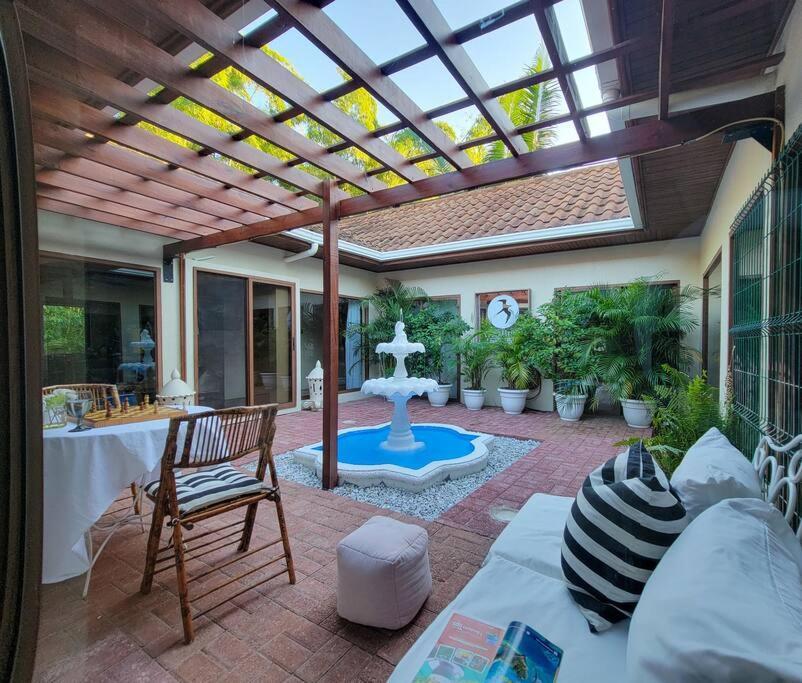 Vive Utila - Bed & Breakfast 외부 사진
