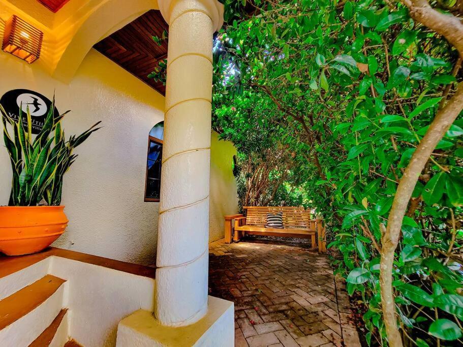 Vive Utila - Bed & Breakfast 외부 사진