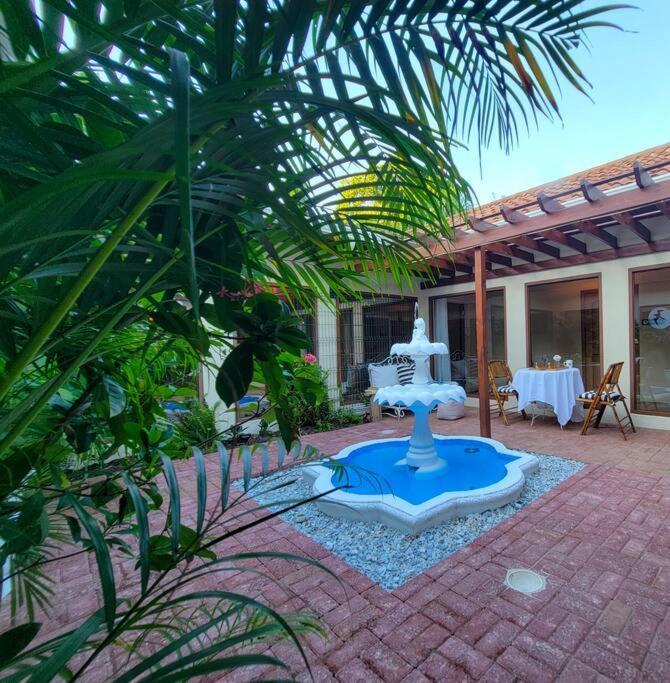 Vive Utila - Bed & Breakfast 외부 사진