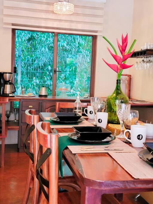 Vive Utila - Bed & Breakfast 외부 사진