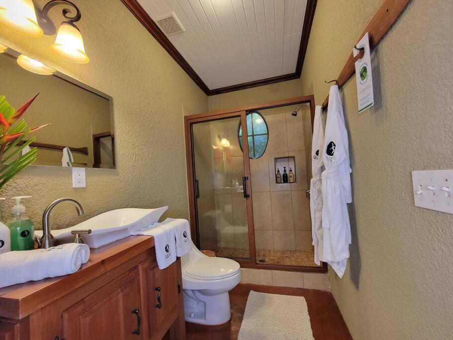 Vive Utila - Bed & Breakfast 외부 사진