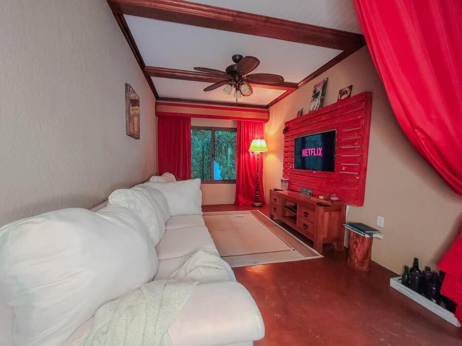 Vive Utila - Bed & Breakfast 외부 사진